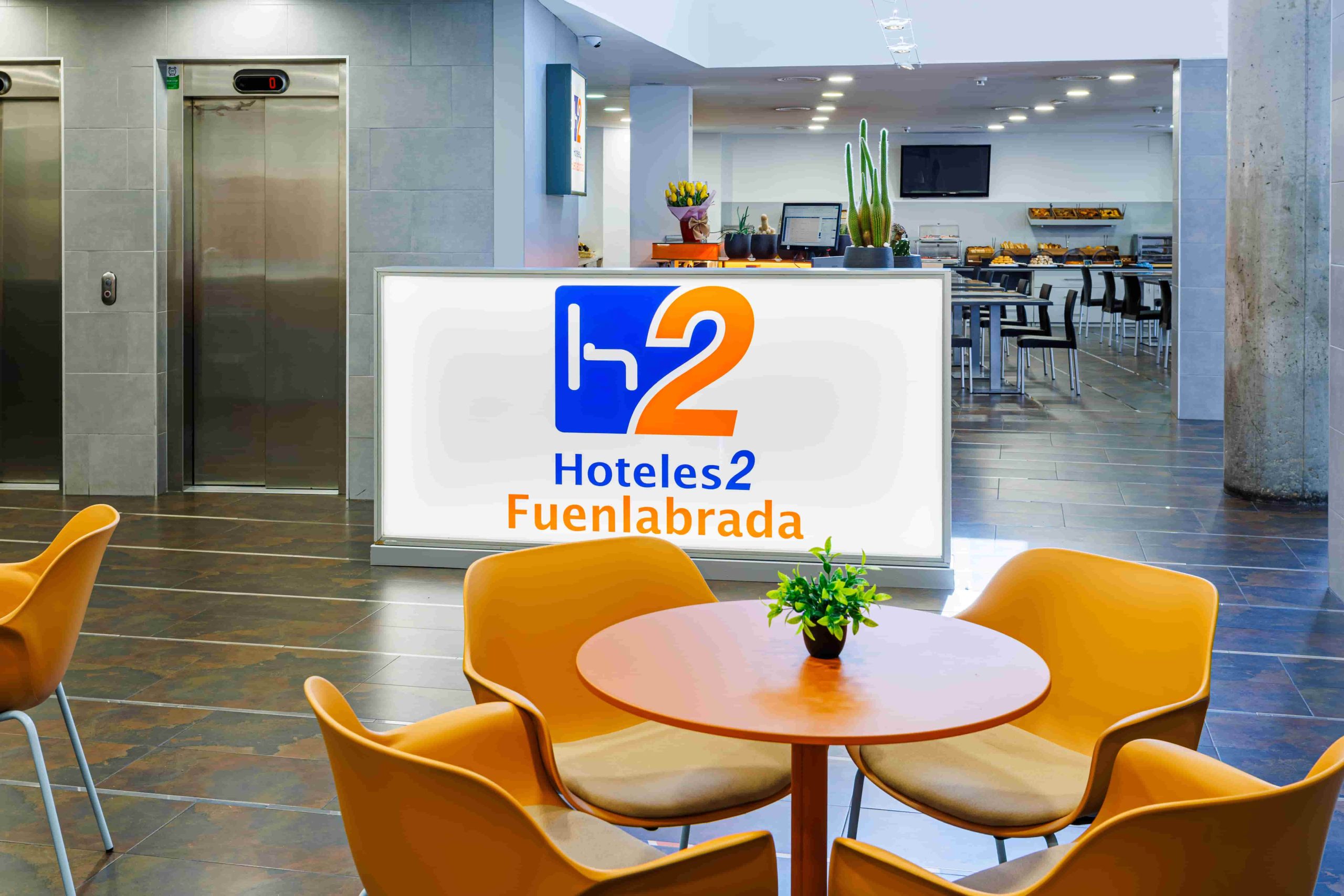 Lobby e zona de estar — Hotel H2 Fuenlabrada
