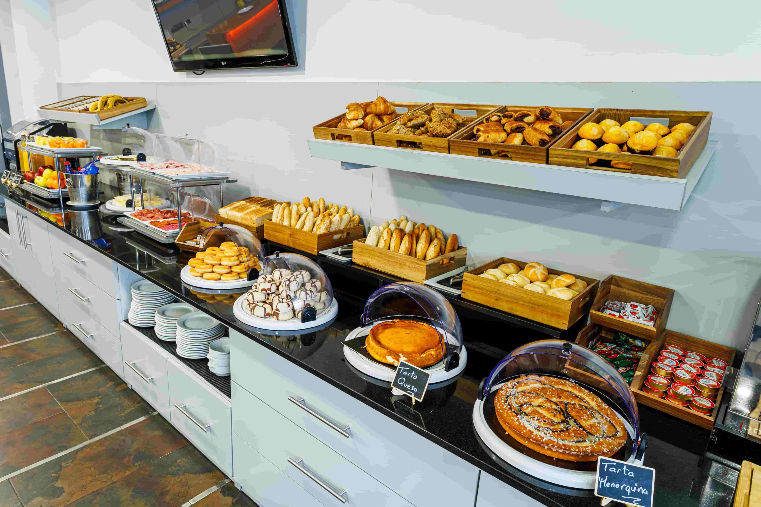 Pequeno-almoço buffet — Hotel H2 Fuenlabrada